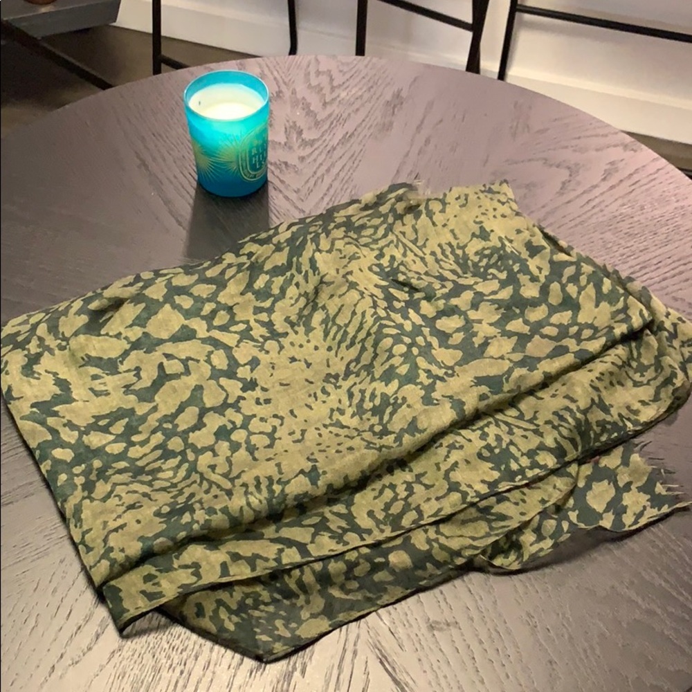 Gorgeous green leopard wrap pashmina